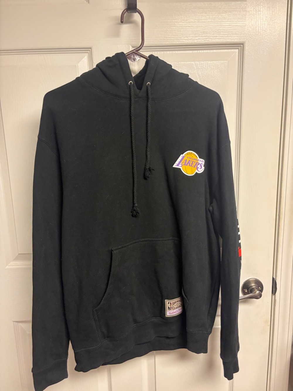 Mitchell & Ness Black Los Angeles Lakers Hoodie with Yellow & Purple Logo - Picture 5 of 8